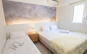 Lux Hotel 5 Mins Walk From Port Of Piraeus And Metro Station